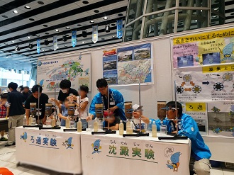 入浴剤作りの様子