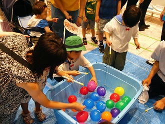 水ヨーヨーつりの様子