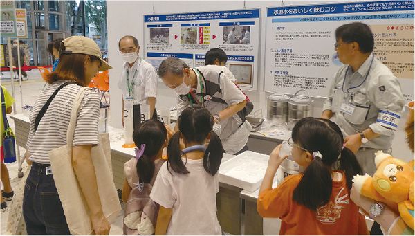 水道フェアにおけるきき水体験
