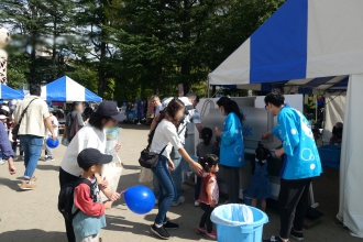 �������t�F�A���ɂ�����Ă���l�q